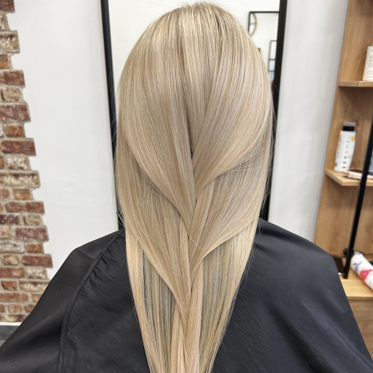 Rozświetlony blond z misternym splotem